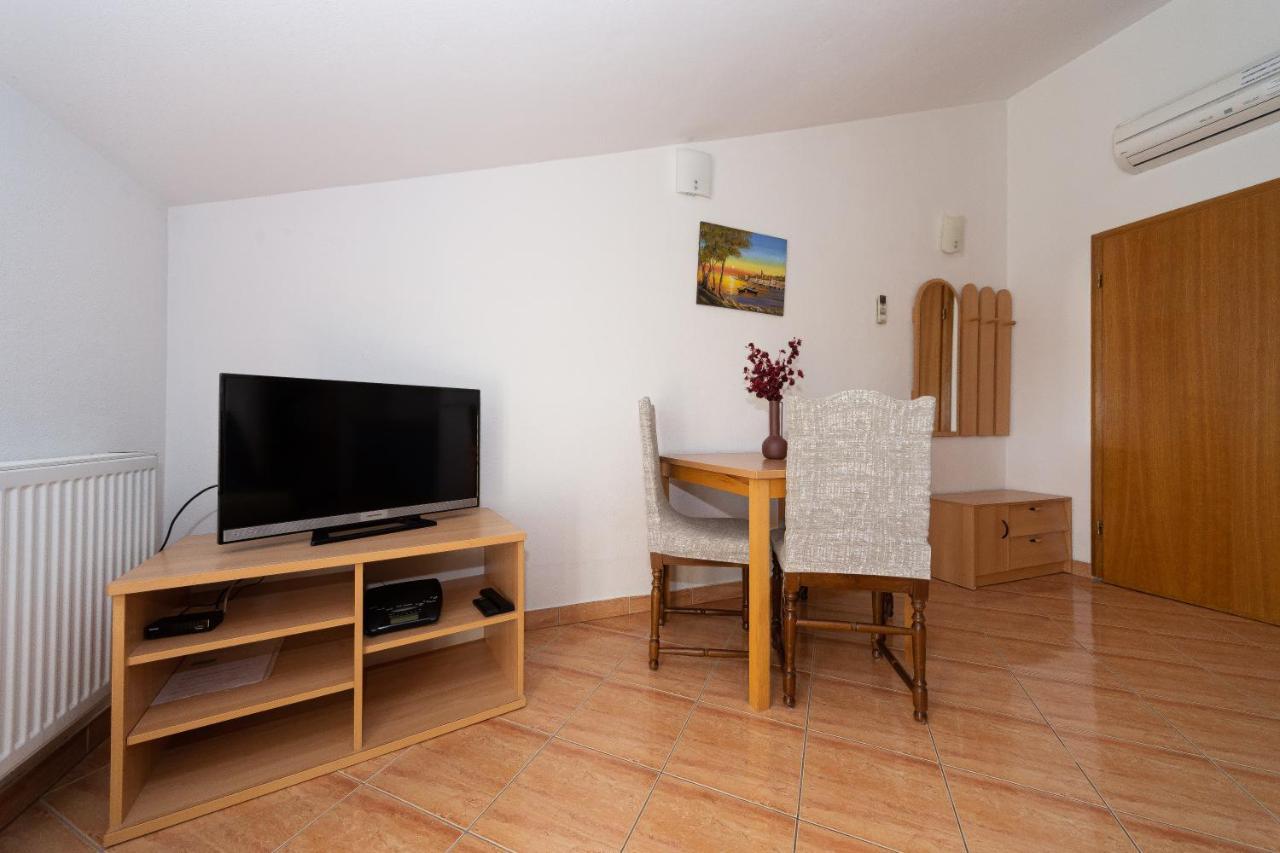 Apartments Dalmata 비오그라드나모루 외부 사진